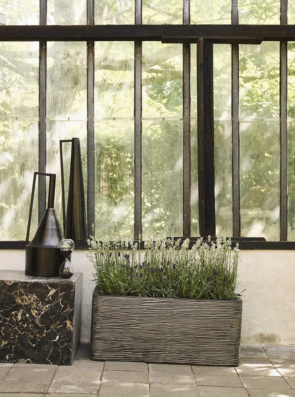 Capi Plantenbak Rechthoek Nature Rib NL - L73 X B39 X H32cm - Antraciet 4 Capi Plantenbak Rechthoek Nature Rib NL - L73 X B39 X H32cm - Antraciet - Afbeelding 2